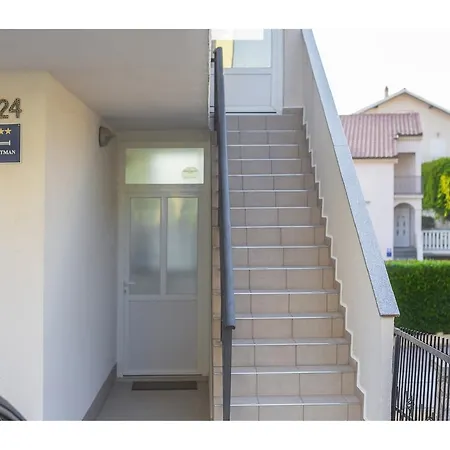 Charming Seaside Noa & Jakov, Sibenik Apartment Zaboric