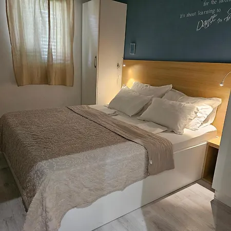 Apartment Charming Seaside Noa & Jakov, Sibenik *