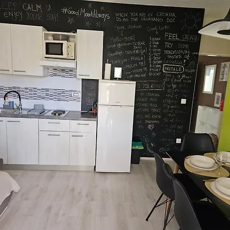 Charming Seaside Noa & Jakov, Sibenik