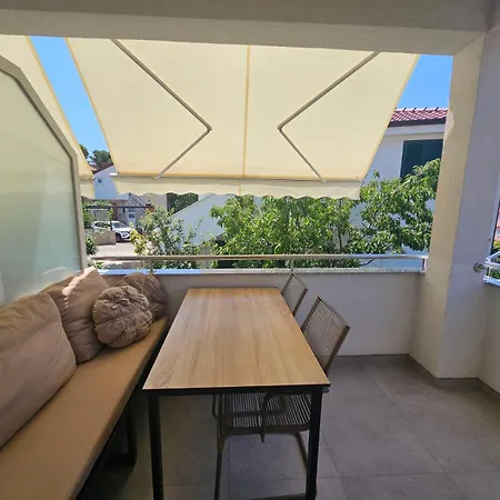 Charming Seaside Noa & Jakov, Sibenik