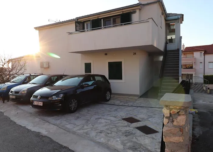 Charming Seaside Noa & Jakov, Sibenik Appartement