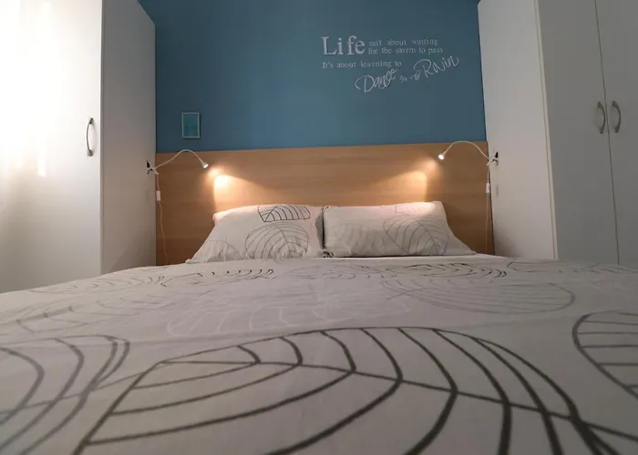 Charming Seaside Noa & Jakov, Sibenik