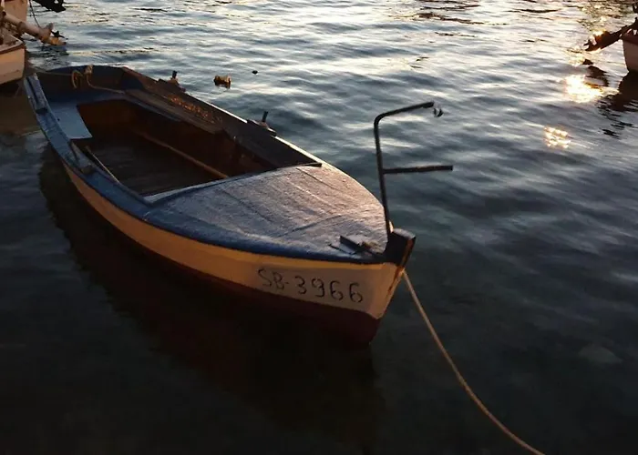 Apartment Charming Seaside Noa & Jakov, Sibenik *