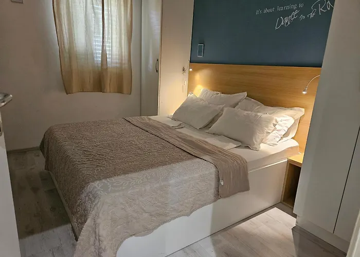 Apartment Charming Seaside Noa & Jakov, Sibenik *