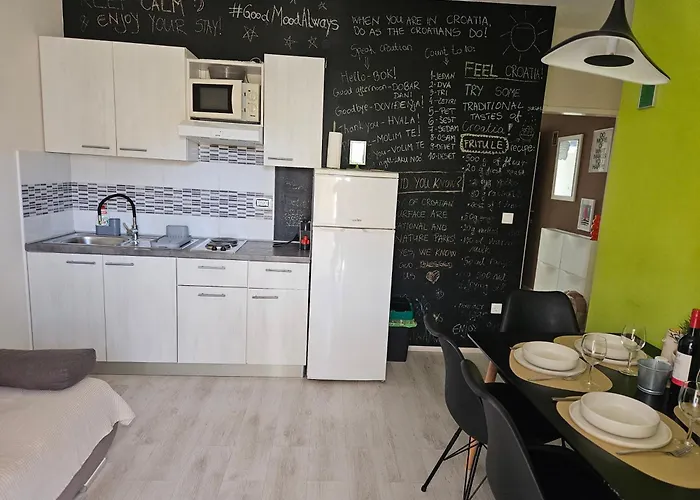 Charming Seaside Noa & Jakov, Sibenik