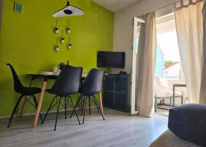 Charming Seaside Noa & Jakov, Sibenik Apartment *