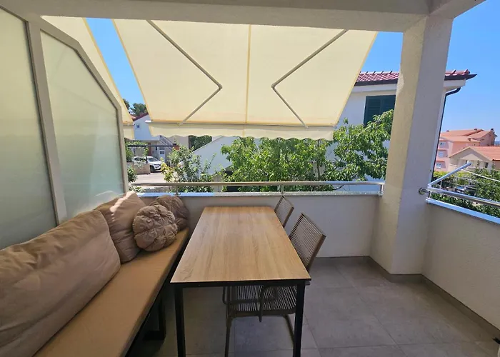 Charming Seaside Noa & Jakov, Sibenik