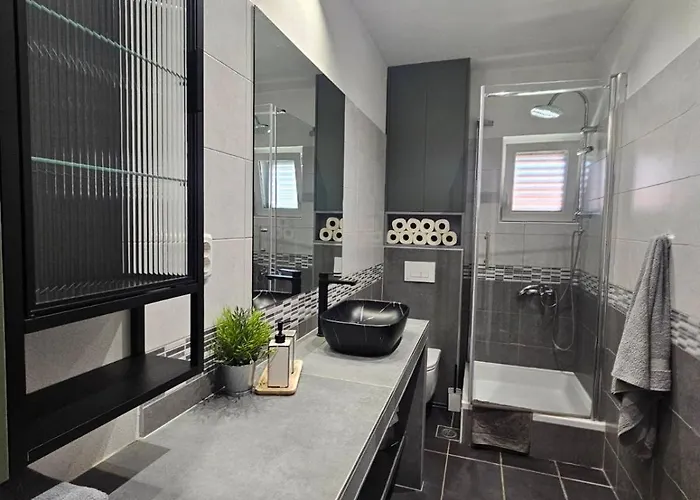 Charming Seaside Noa & Jakov, Sibenik